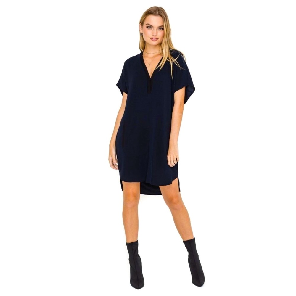 ASTR the Label Navy Blue V Neck Shift Dress, Large